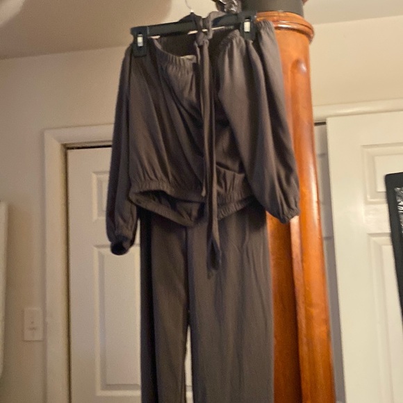 2pcs green off the shoulder crop suit - Picture 1 of 8